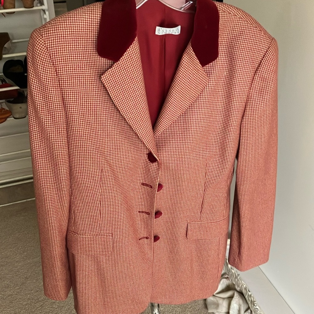 Size 12 Barney’s light weight wool blazer. Cranberry color. Velvet collar